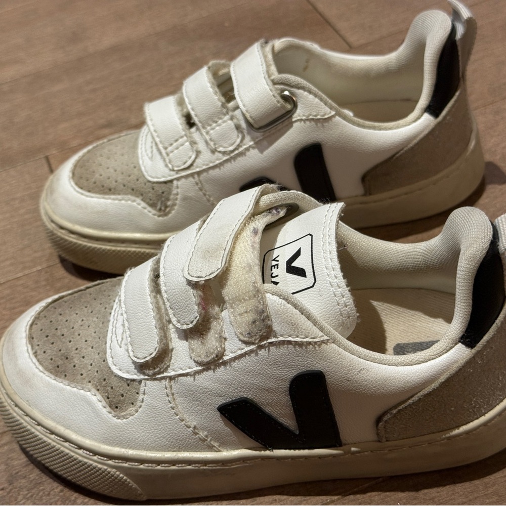 Veja Kids' Cream and navy Velcro Sneakers